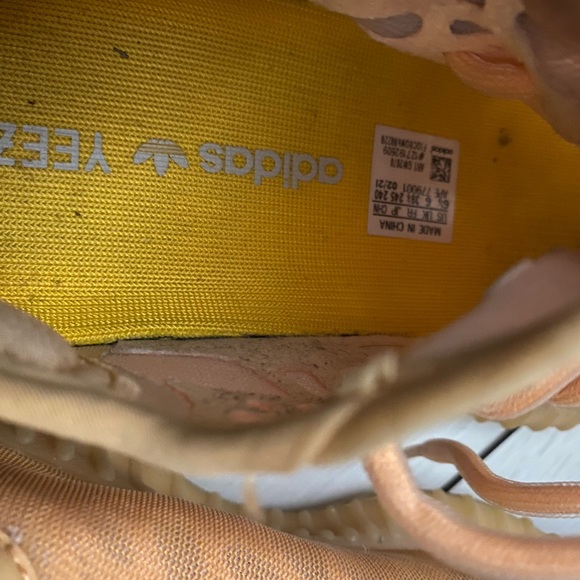Yeezy size 6.5 - Picture 4 of 4